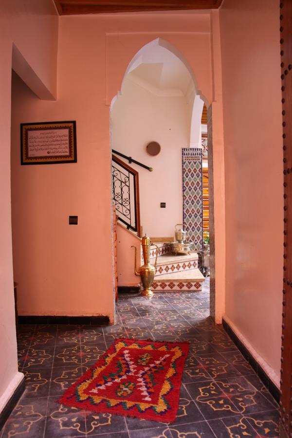 Riad La Porte Des 5 Jardins Marrakesh Bagian luar foto