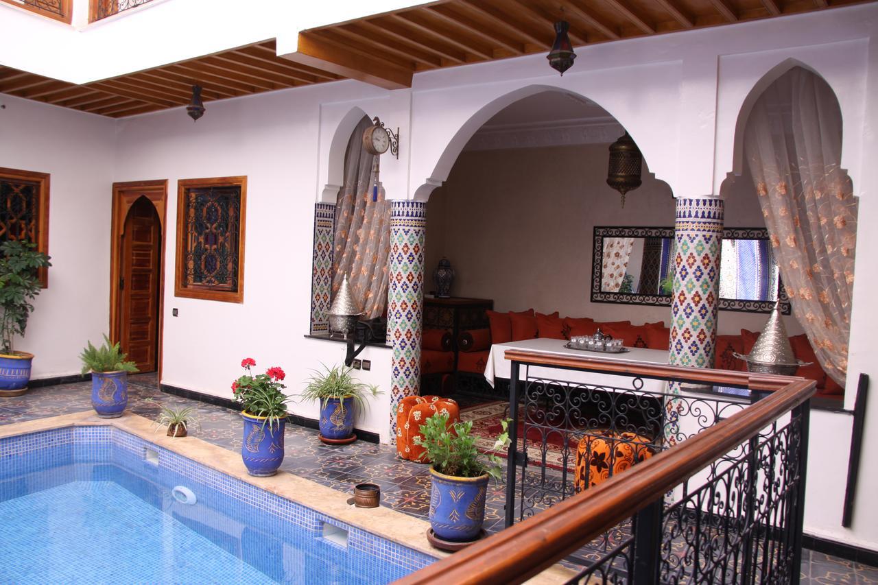 Riad La Porte Des 5 Jardins Marrakesh Bagian luar foto