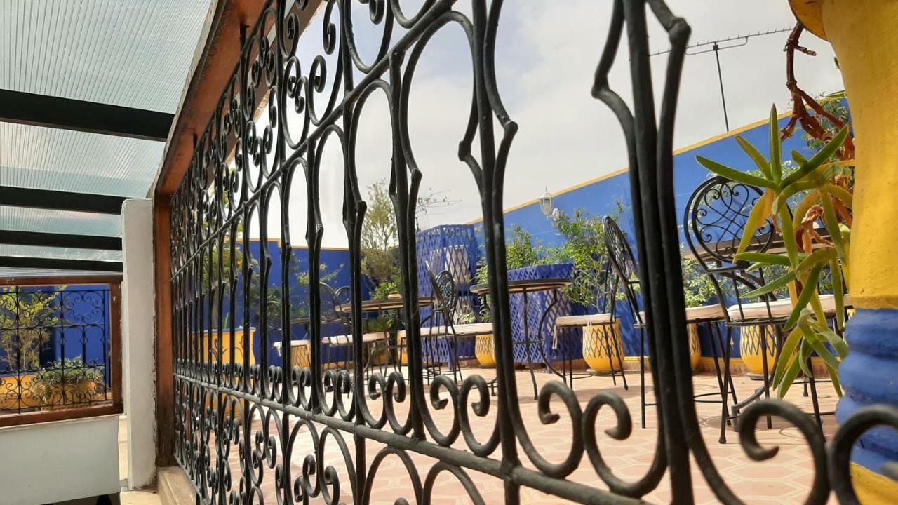 Riad La Porte Des 5 Jardins Marrakesh Bagian luar foto