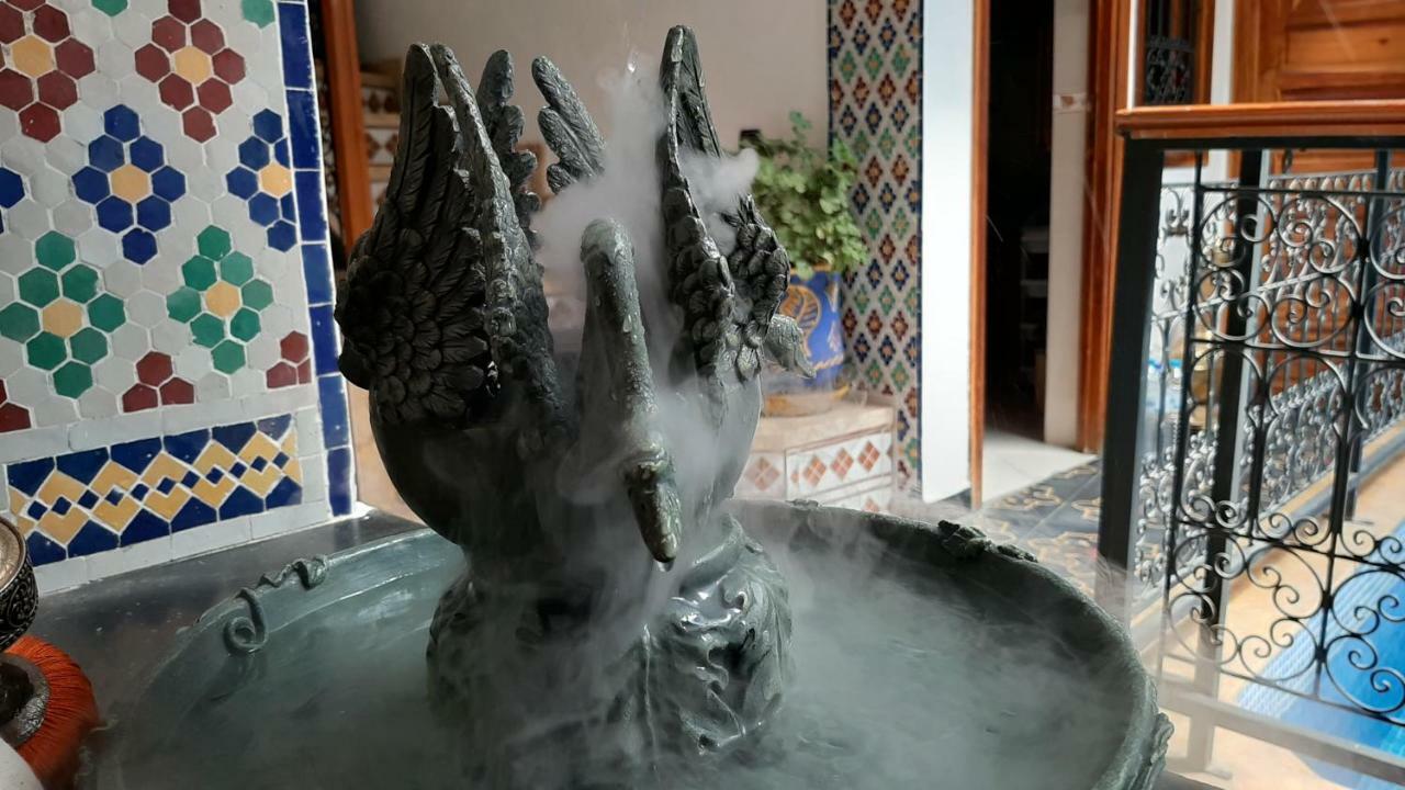Riad La Porte Des 5 Jardins Marrakesh Bagian luar foto